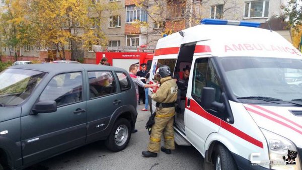 В Сургуте автомобилистка едва не задавила ребенка
