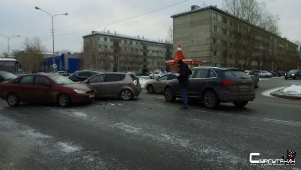 В Сургуте произошло тройное ДТП