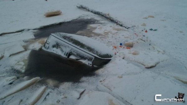 В Югре на ледовой переправе утонул УАЗ вместе с водителем и пассажиром
