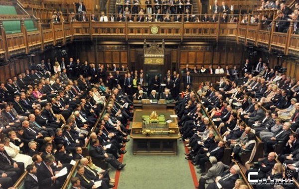 Парламент Британии собирается на срочные дебаты