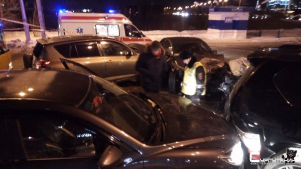 В Сургуте произошло масштабное ДТП, есть пострадавшие