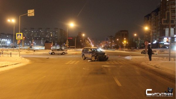 Сургутянка решила проехать на красный свет и создала аварию