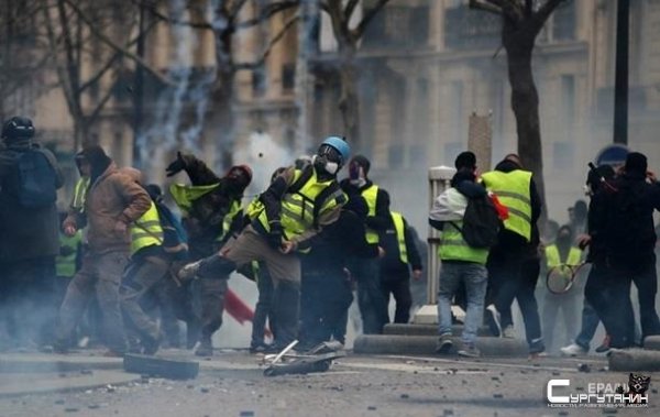 Протесты желтых жилетов во Франции: пострадали почти 3000 человек