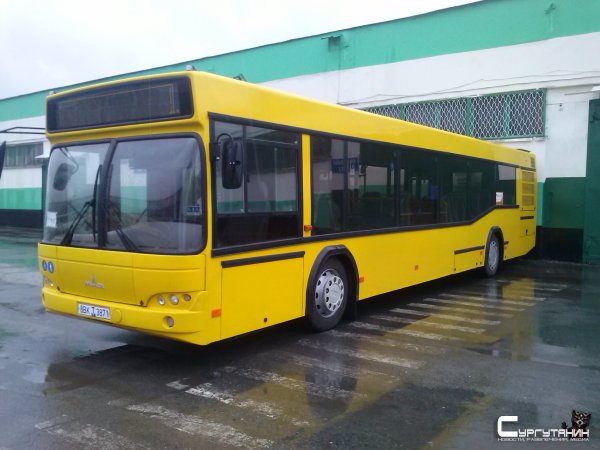 В сургутском СПОПАТ мужчину едва не раздавило автобусом