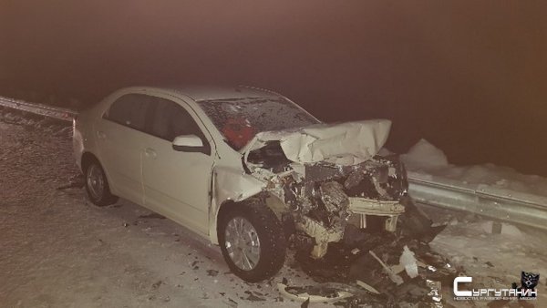Врезались в стоящую на дороге "Газель". В аварии на югорской трассе пострадал грудничок