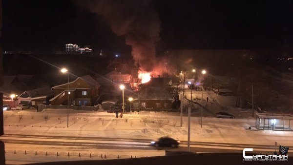 Бомжи сожгли дом в центре Сургута