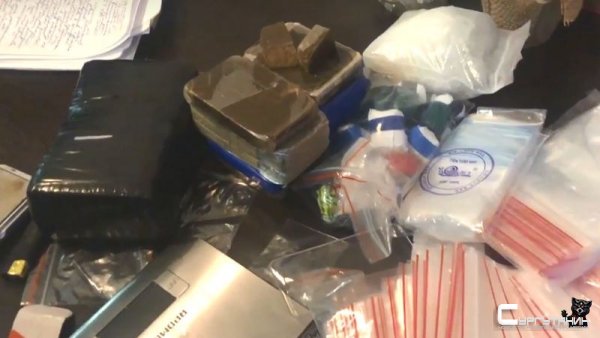 Запрещенное меню. В Югре задержали сургутян с 1,5 кг гашиша и другими наркотиками
