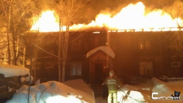 В Югре крупный пожар в двухэтажном доме. Один из пострадавших не выжил