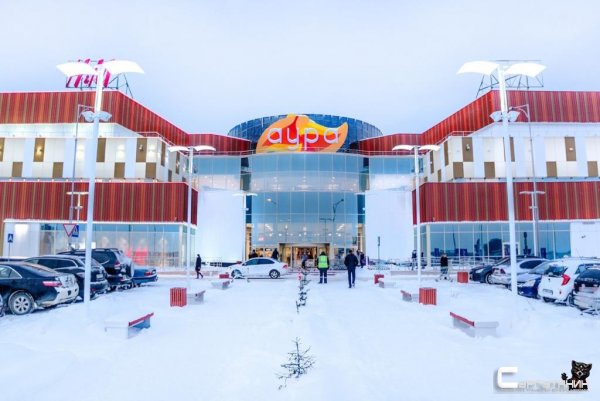 В сургутском ТЦ вновь произошла экстренная эвакуация