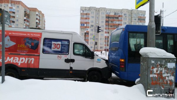 В Сургуте из-за невнимательного водителя маршрутки пострадали 3 пассажира