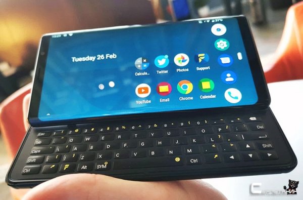 Назад в будущее: смартфон Fxtec Pro1 за $650 с выдвигающейся вбок QWERTY-клавиатурой