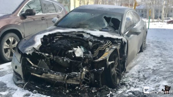 В одном из дворов Сургута взорвалась иномарка