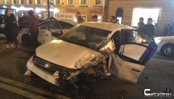 Пять машин столкнулись на Невском проспекте в Санкт-Петербурге