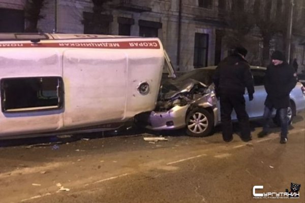 Двое погибли в аварии со скорой помощью в Магаданской области