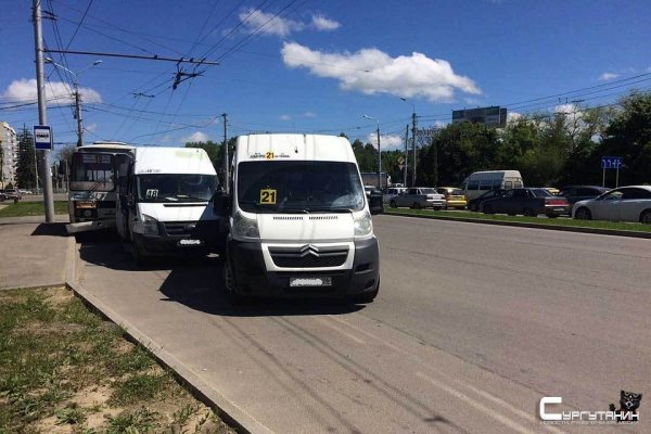 В Барнауле маршрутка попала в тройное ДТП