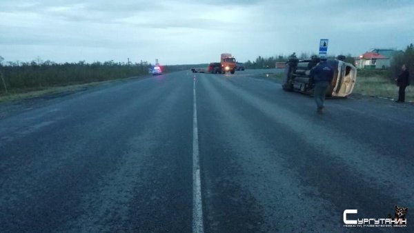В Югре в ДТП с маршруткой и грузовиком погиб пассажир и еще семь госпитализированы