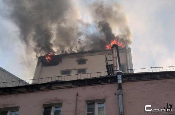Пожар на стройке в Санкт-Петербурге полностью потушен