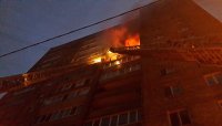 Во Владивостоке из горящего жилого дома эвакуируют людей