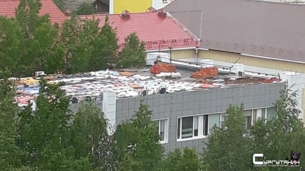 Ремонт крыши вышел боком. Администрацию одного из городов Югры залило водой