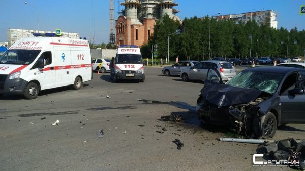 В Сургуте на пешеходном переходе сбили двух женщин