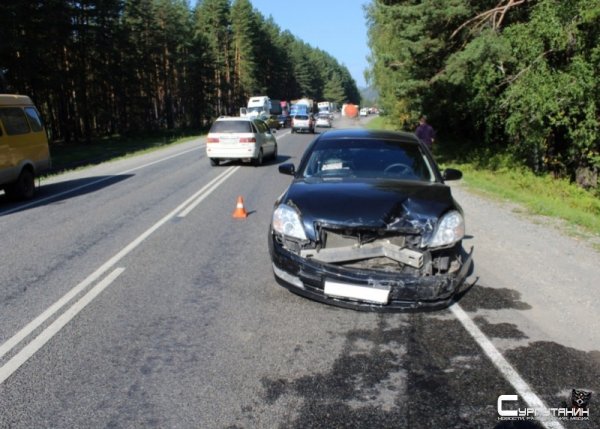 Один человек скончался в результате столкновения двух автомобилей на Алтае