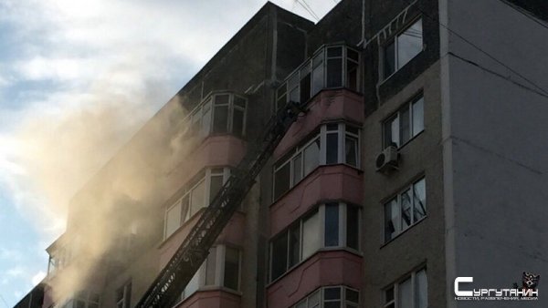 Накануне вечером в Югре загорелась квартира в десятиэтажном жилом доме