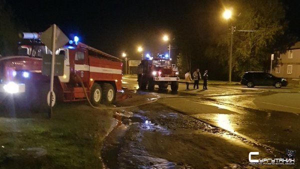 В Югре из пожара в жилом доме эвакуировали 44 жителя. Спасли 9 человек