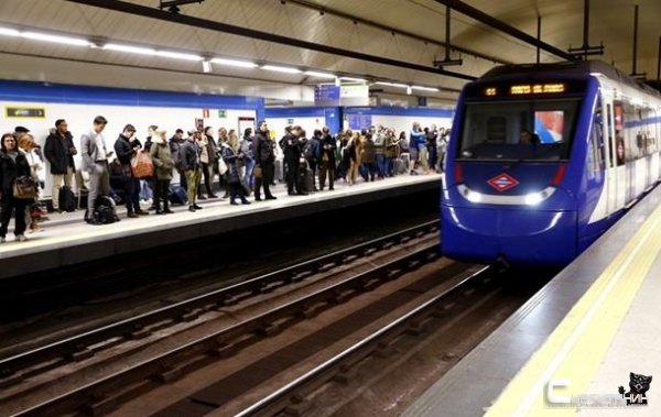 В Испании задержали мужчину за съемку сотен пассажирок метро
