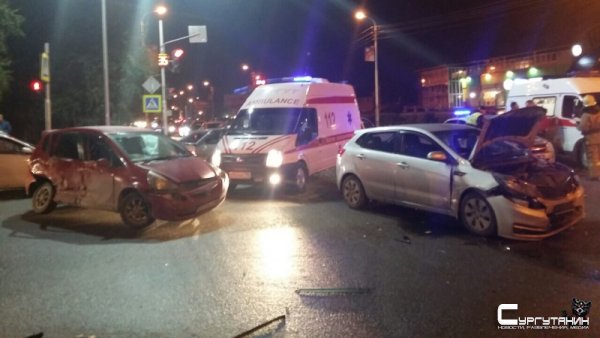 В Сургуте столкнулись две иномарки, трое пострадавших госпитализированы