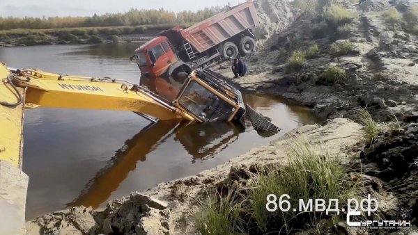 Поплавал. В Югре работник предприятия угнал самосвал и экскаватор