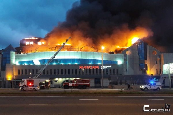 Во Владивостоке из-за пожара в ТЦ образовалась большая пробка