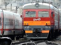 Подростки погибли под электричкой из-за капюшонов