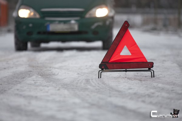 Не пронесло. Сургутская автоледи врезалась в теплотрассу