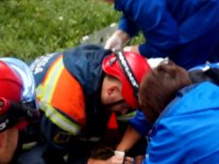 Отец выпал из окна с детьми: спаслась только 4-летняя девочка