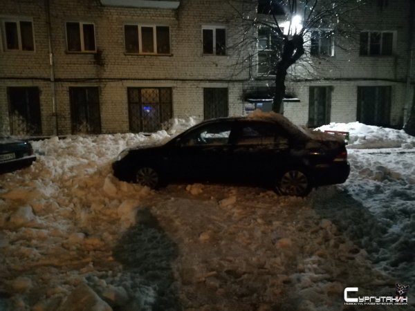 Сургутянин при попытке побега от неприятелей протаранил семь автомобилей