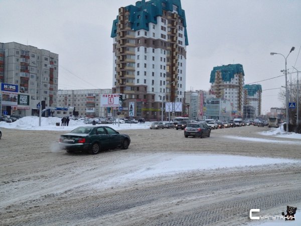 Снег победил сургутских коммунальщиков