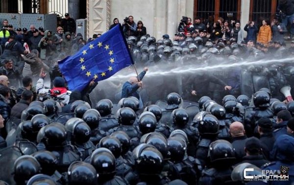 Жесткий разгон. Грузины протестуют за выборы