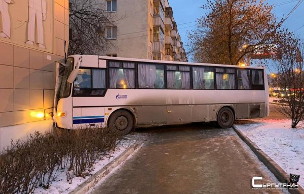 Четыре человека пострадали в ДТП с автобусом в Уфе
