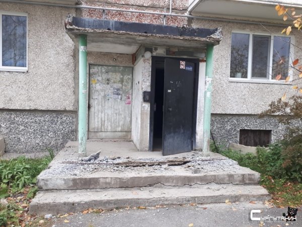 16-летний подросток найден мертвым на козырьке подъезда в Москве