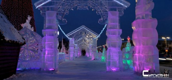 В Сургуте наконец-то открылись ледовые городки-континенты