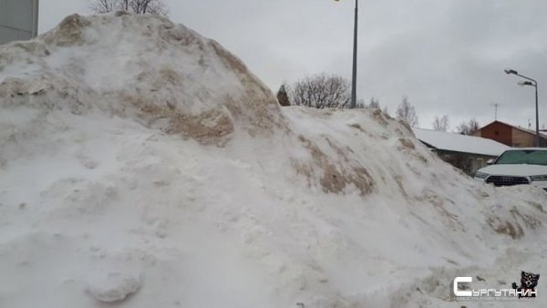 10 тысяч за кучу снега. Житель Югры решил продать сугроб с улицы