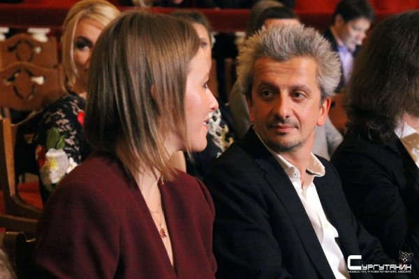 Ксения Собчак и Константин Богомолов устроили интимные ласки в ресторане 