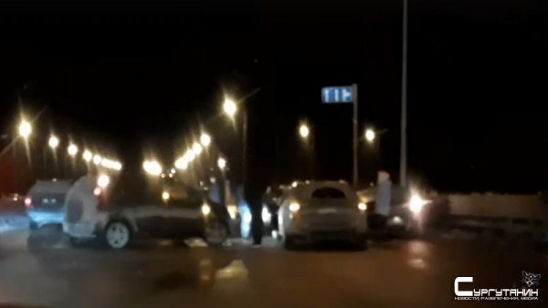 Череда ДТП произошла на дороге, ведущей в сургутский аэропорт