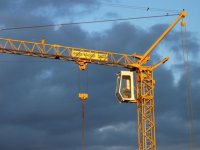 На востоке Москвы двое рабочих пострадали, упав с высоты