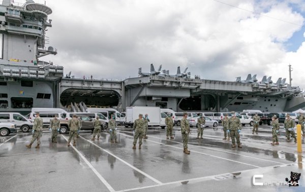 На борту авианосца США выявили коронавирус у 447 моряков