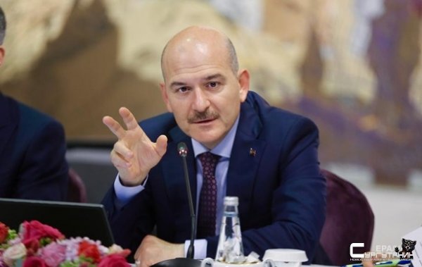 Глава МВД Турции объявил об отставке после неудачи с комендантским часом