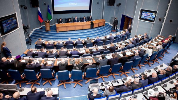 Кто больше? Сколько заработали или потеряли югорские депутаты за год