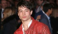 Фанаты Эзры Миллера засняли его нападение на женщину