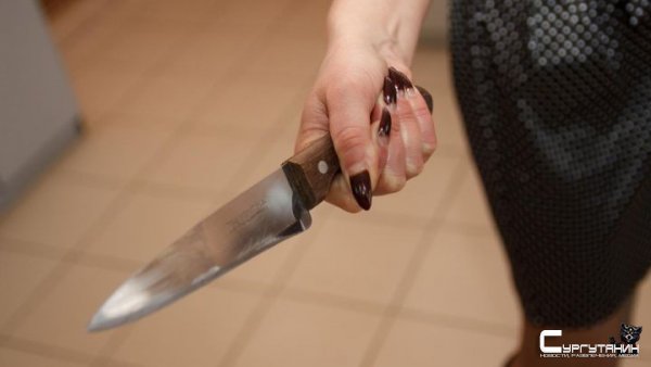 В пьяной ссоре жительница Югры порезала своего знакомого
