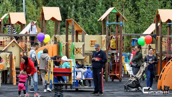 В Сургуте наконец-то открыли парки и скверы для всех желающих